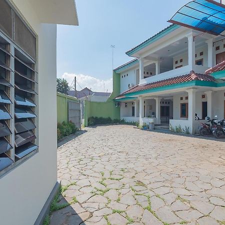 Hotel Reddoorz @ Pemuda Street Cirebon Exterior foto