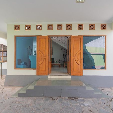 Hotel Reddoorz @ Pemuda Street Cirebon Exterior foto