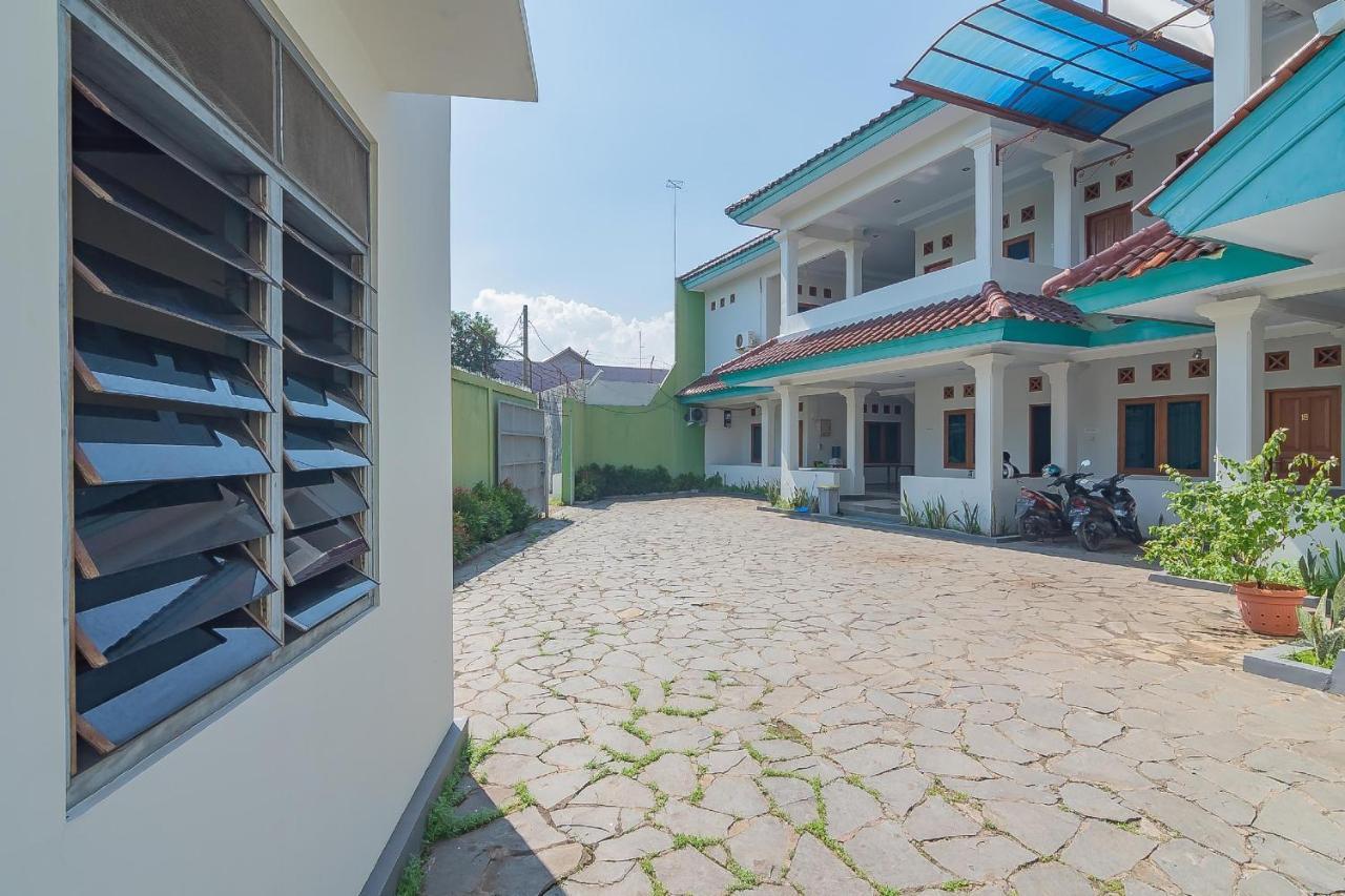 Hotel Reddoorz @ Pemuda Street Cirebon Exterior foto