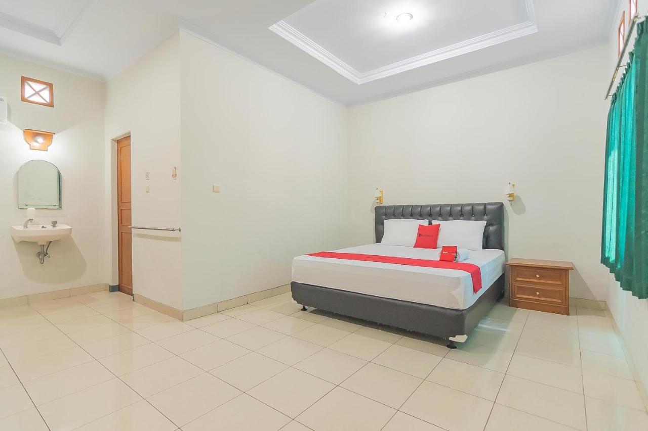 Hotel Reddoorz @ Pemuda Street Cirebon Exterior foto