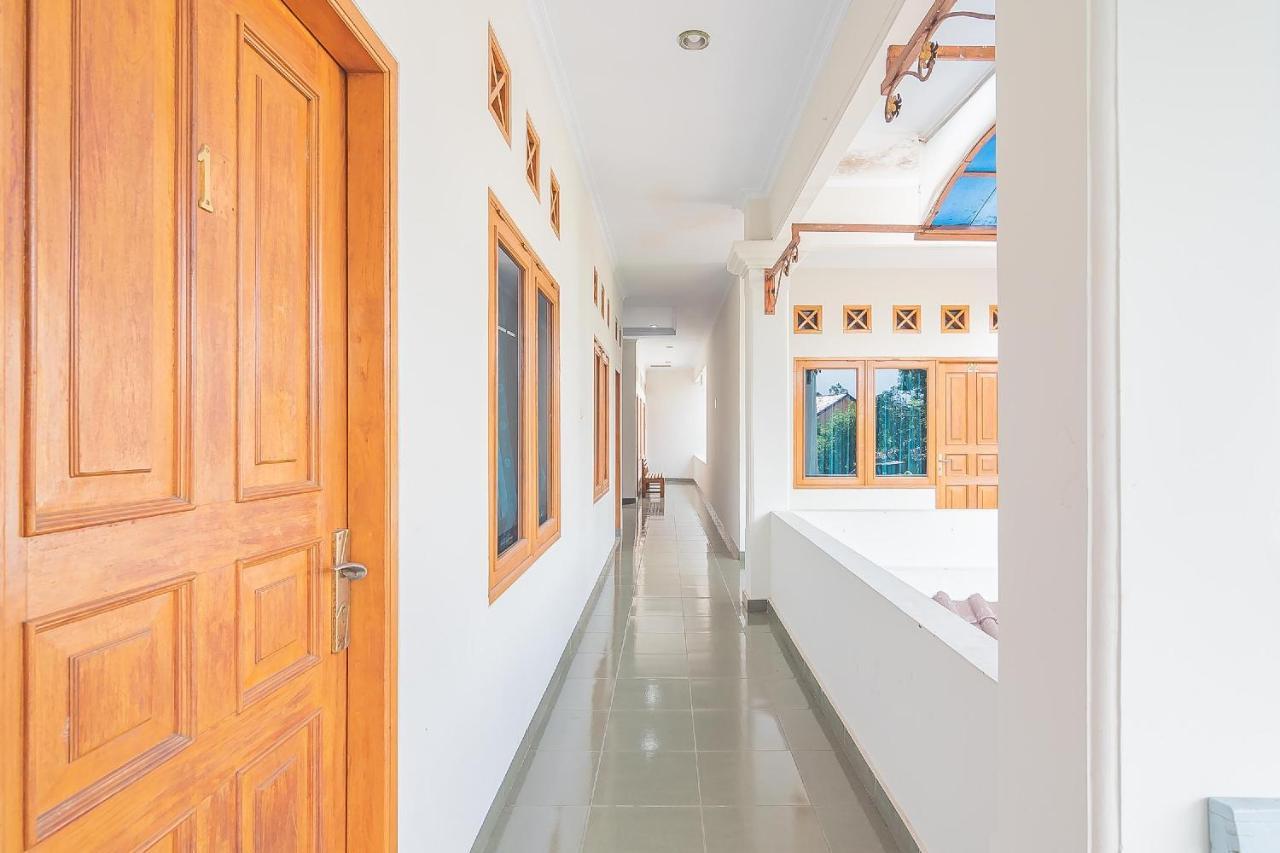 Hotel Reddoorz @ Pemuda Street Cirebon Exterior foto