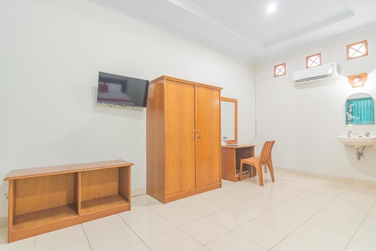 Hotel Reddoorz @ Pemuda Street Cirebon Exterior foto
